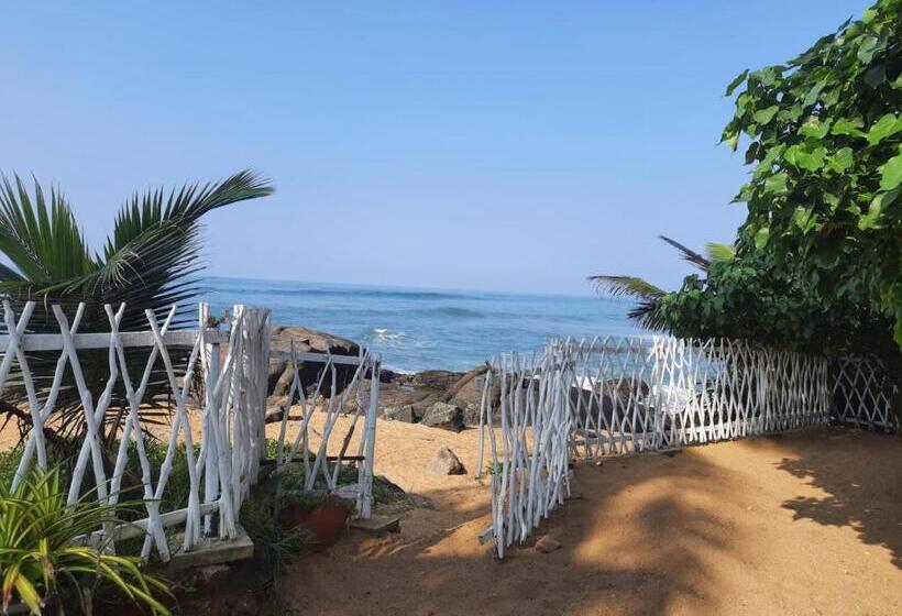 Пансион Ashen's Beach House