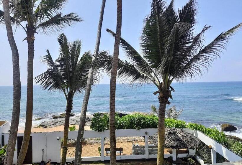 Пансион Ashen's Beach House