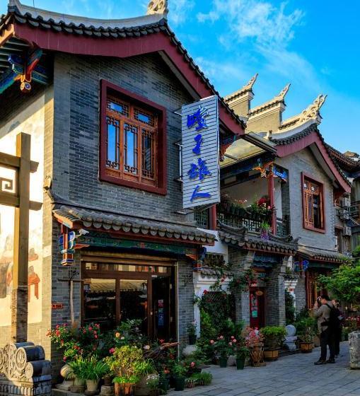 پانسیون Emerald Adventures Guesthouse