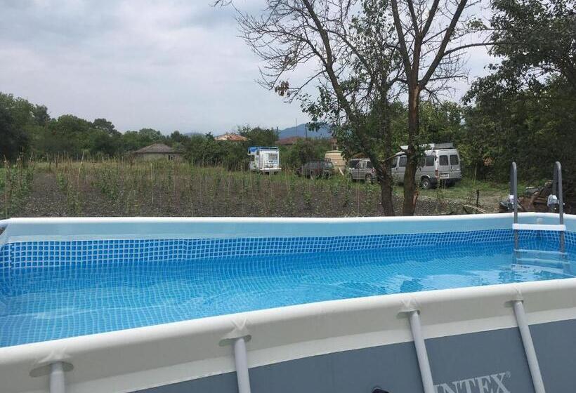 هاستل Chateau Napareuli