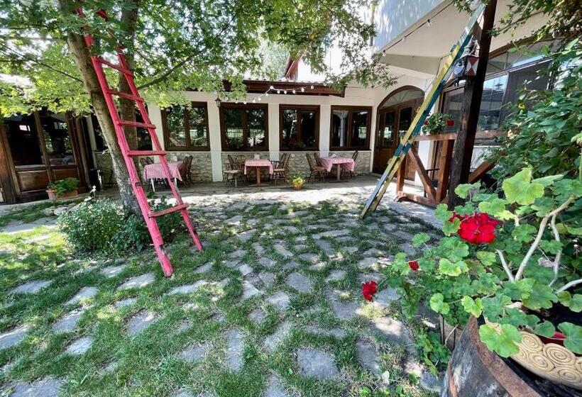 فندق صغير Hanul Moara Veche Pensiune Restaurant