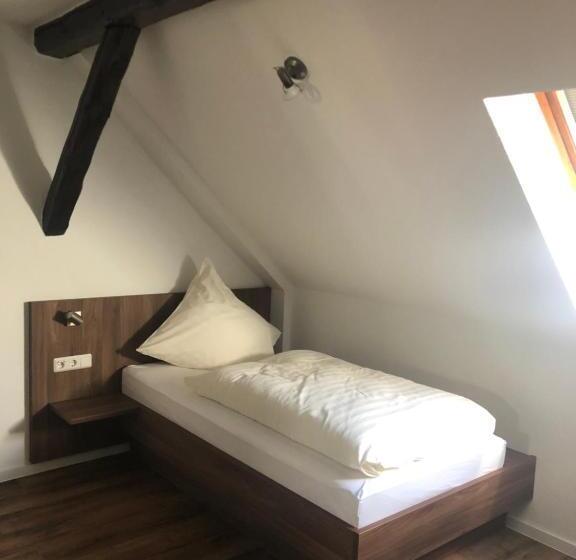 Общежитие Landgasthof Hotel Zur Linde