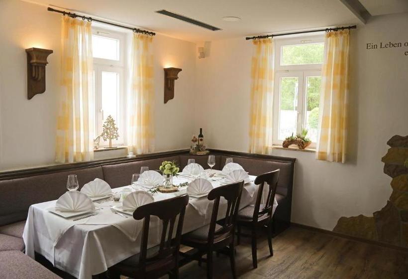 Общежитие Landgasthof Hotel Zur Linde