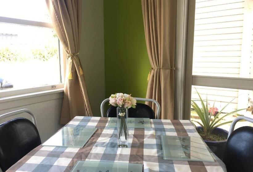 הוסטל National Park Alpine Lodge