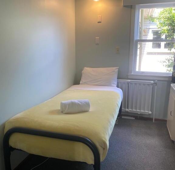 הוסטל National Park Alpine Lodge