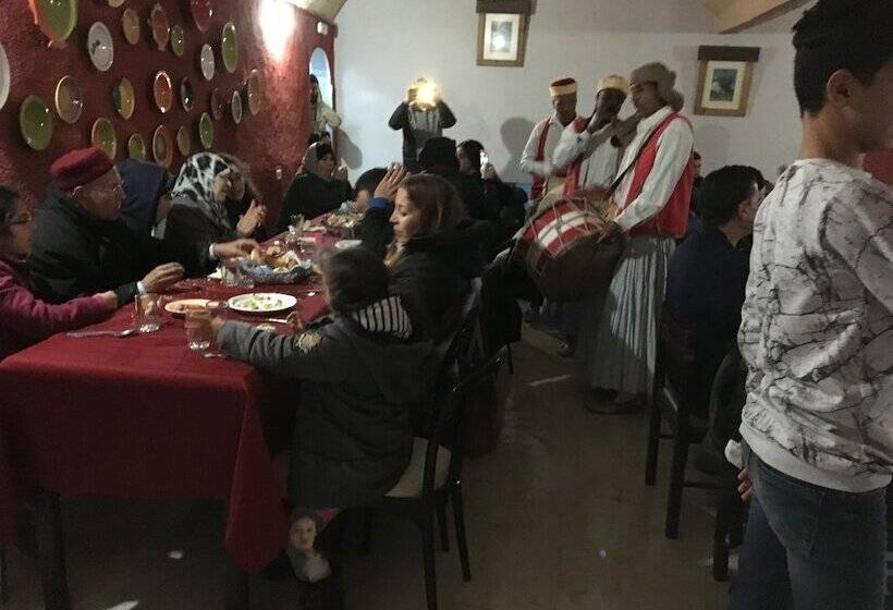 هاستل Résidence La Source