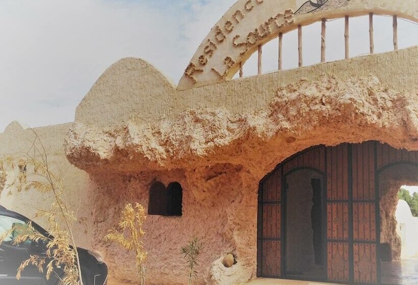 هاستل Résidence La Source