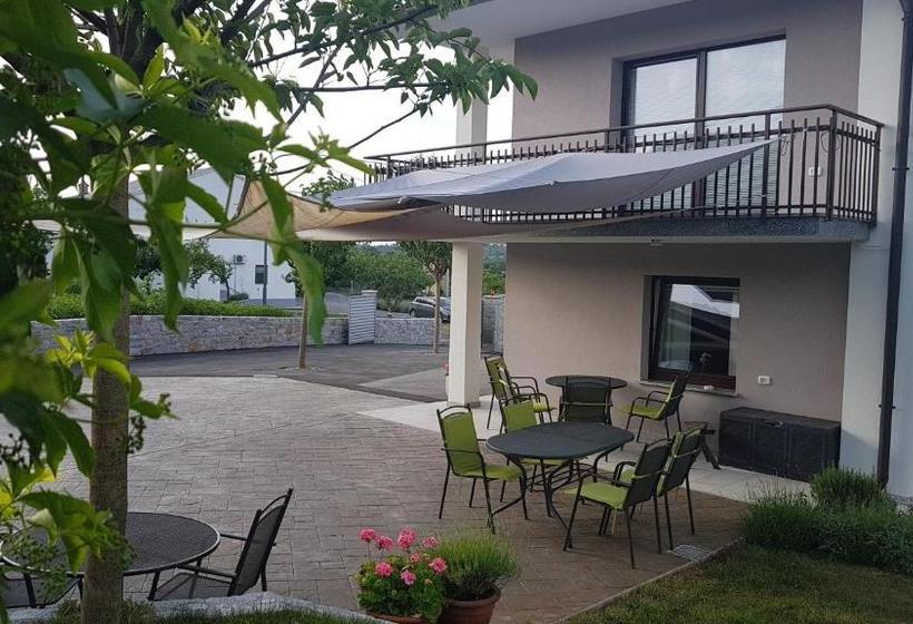 تختخواب و صبحانه Guesthouse Pri Mihelovih