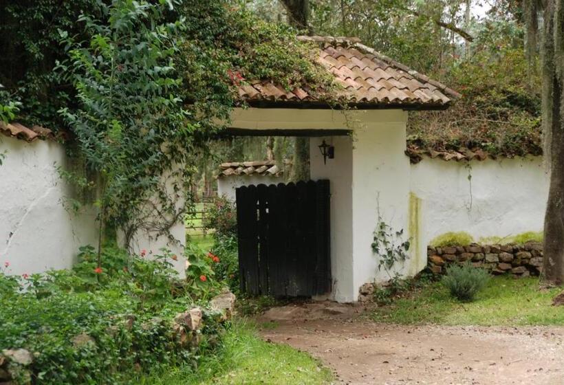 ベッドアンドブレックファースト Hacienda Suescún   300 Años De Historia