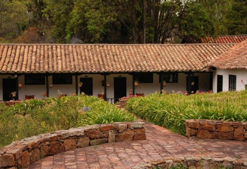 ベッドアンドブレックファースト Hacienda Suescún   300 Años De Historia
