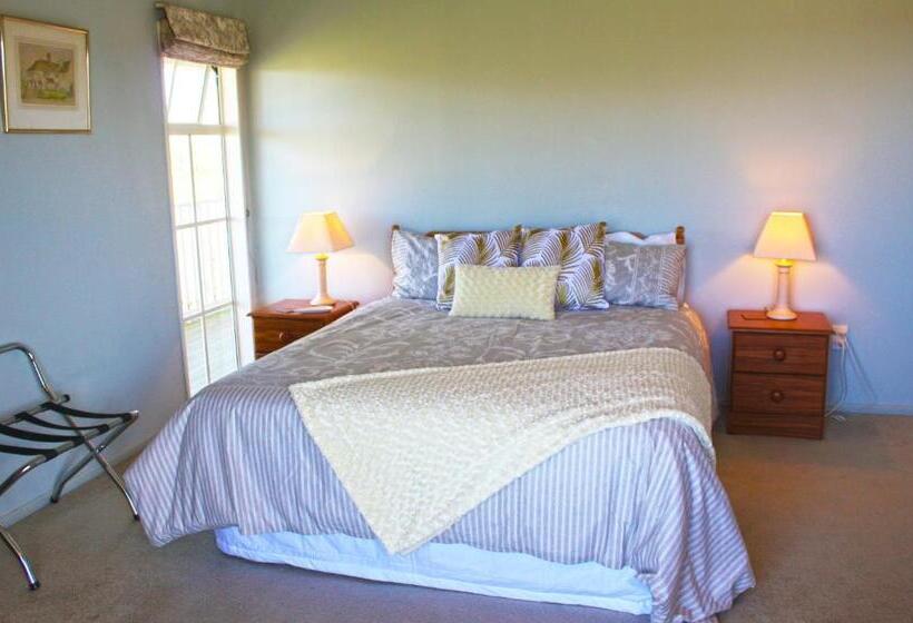 Bed and Breakfast Matakohe House