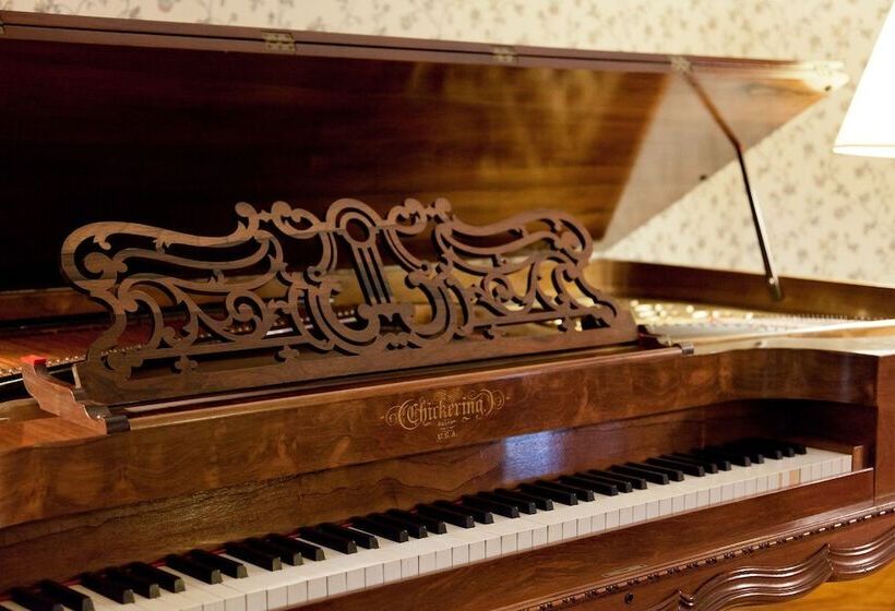 مبيت وإفطار The White Oak Inn