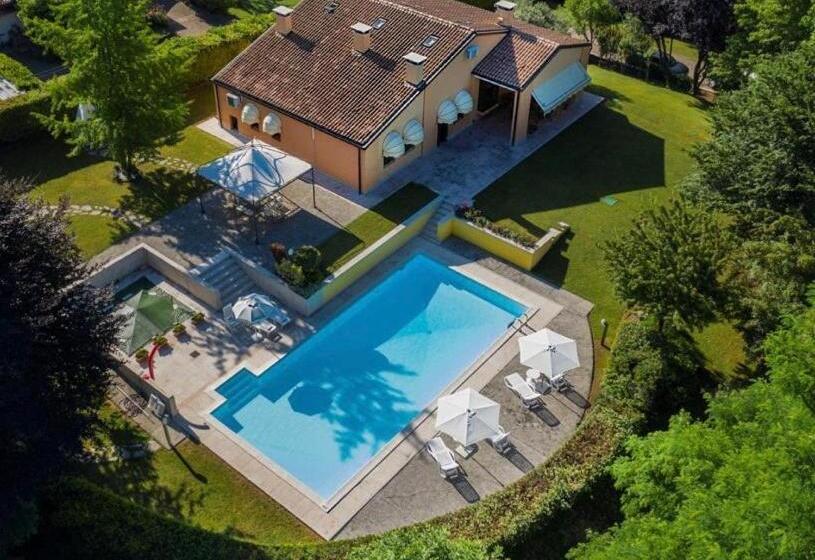 مبيت وإفطار Villa Fior Di Robinia