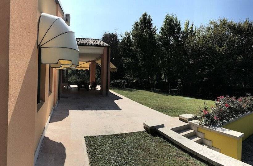 مبيت وإفطار Villa Fior Di Robinia