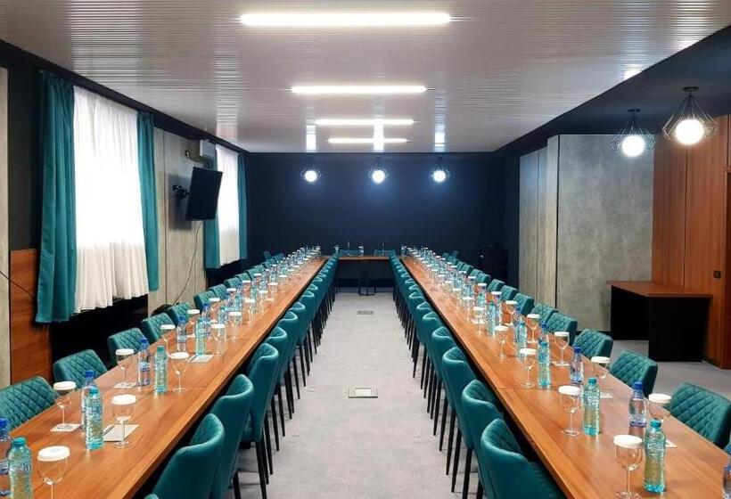 호텔 Complex Turistic Casa Romaneasca