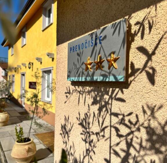 هتل Grahor Depandance