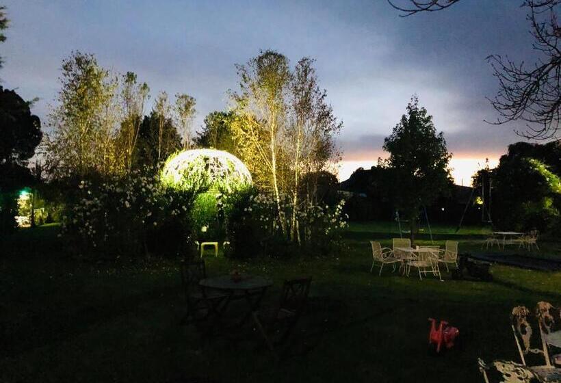 Отель Green Lantern Inn