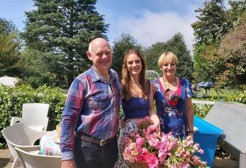 Отель Green Lantern Inn