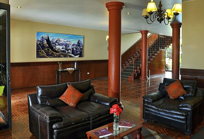 هتل Qasana Plaza Calca