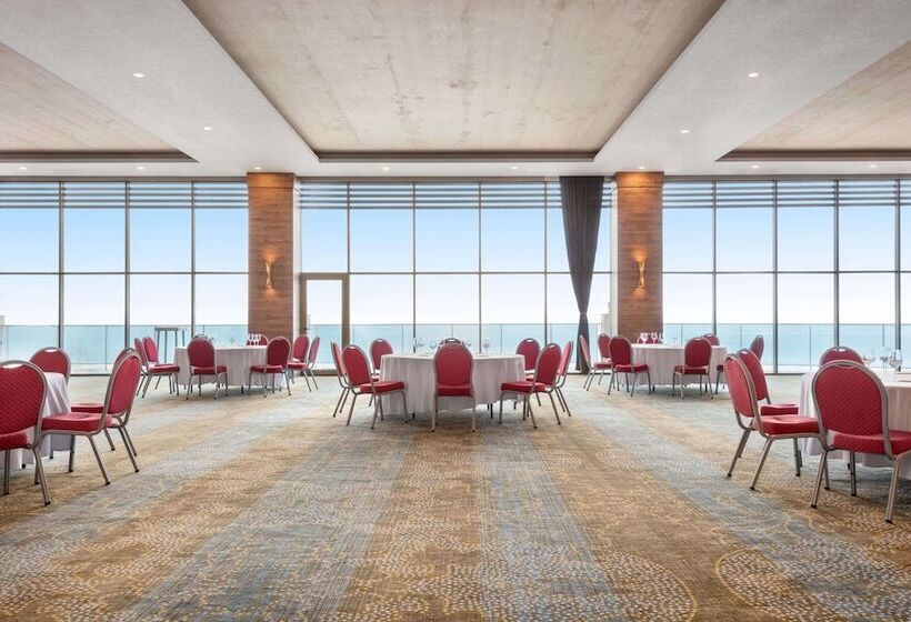בית מלון כפרי Ramada Resort By Wyndham Unye