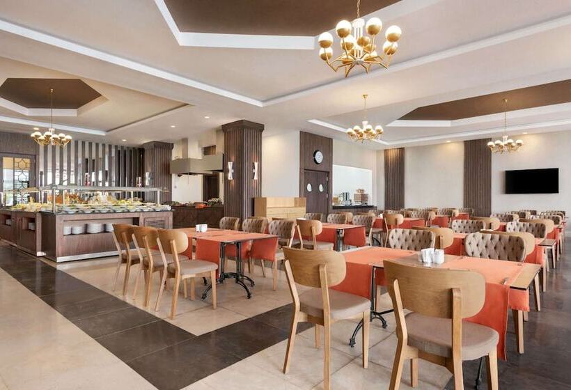 בית מלון כפרי Ramada Resort By Wyndham Unye
