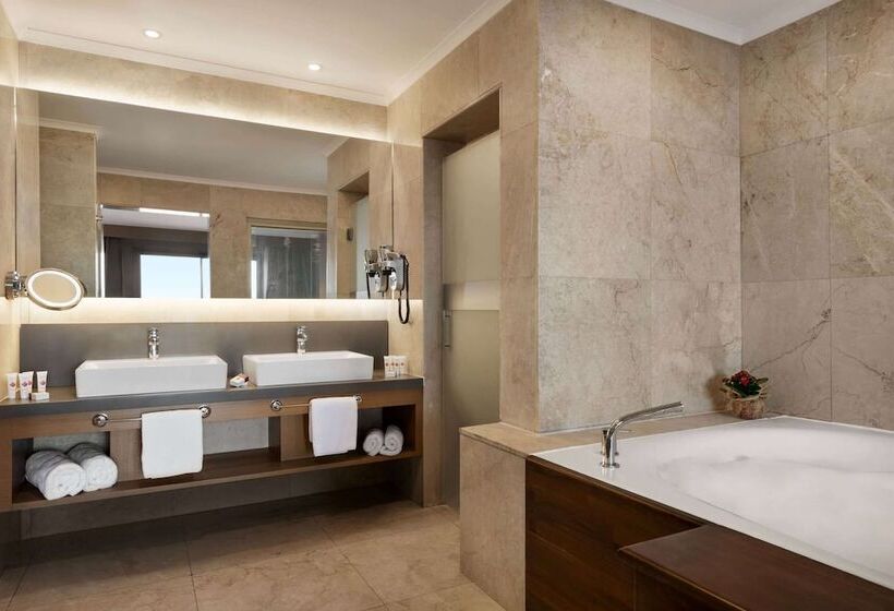 בית מלון כפרי Ramada Resort By Wyndham Unye