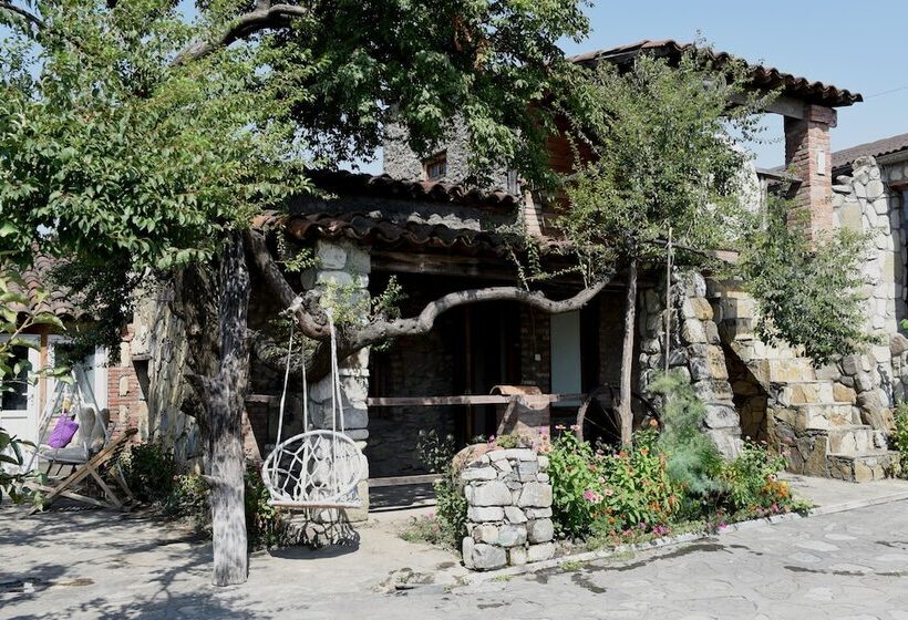 هتل Twins Wine Cellar