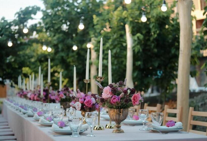 هتل Twins Wine Cellar