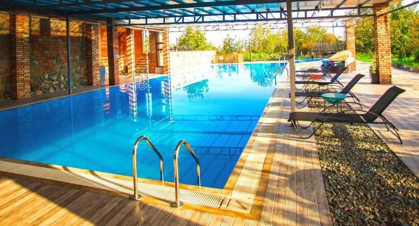 هتل Twins Wine Cellar