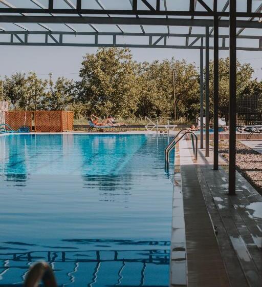 هتل Twins Wine Cellar