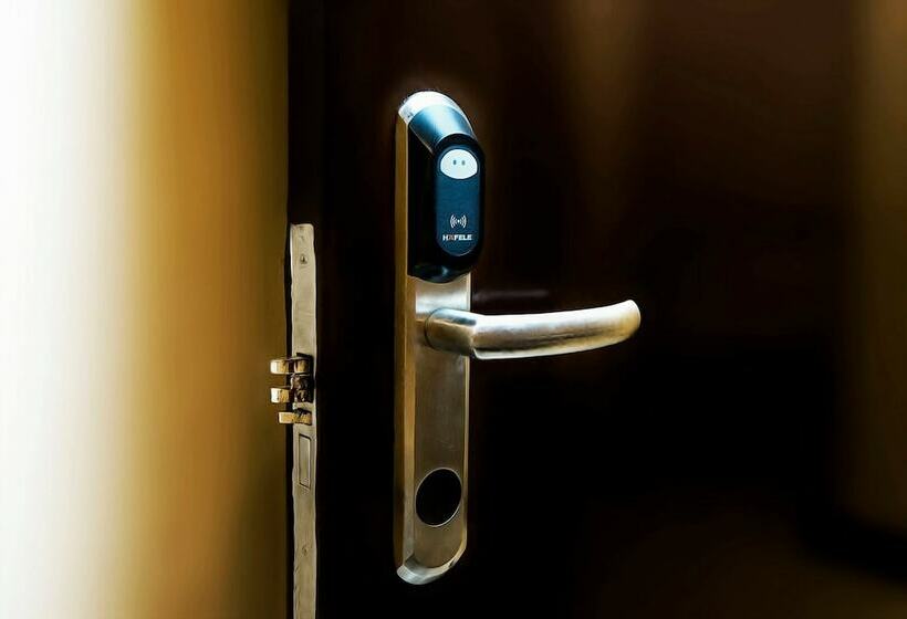 هتل Winzelle Suites