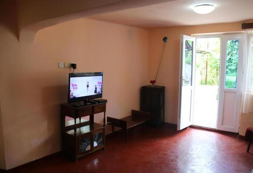 پانسیون Achi Guest House