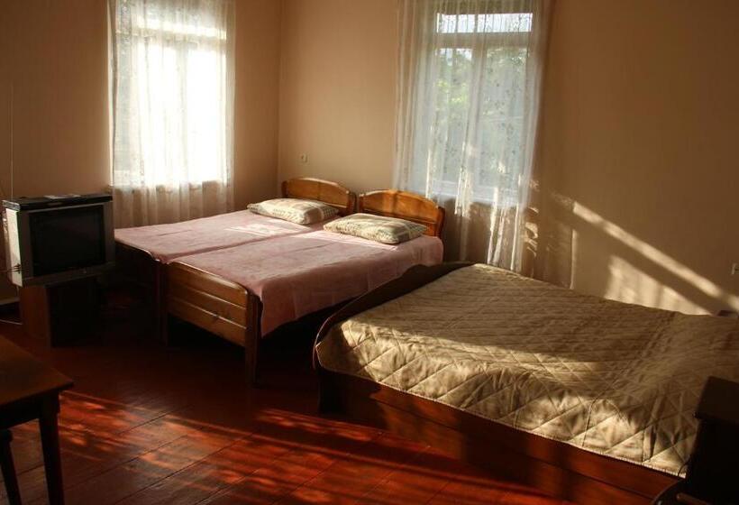 پانسیون Achi Guest House