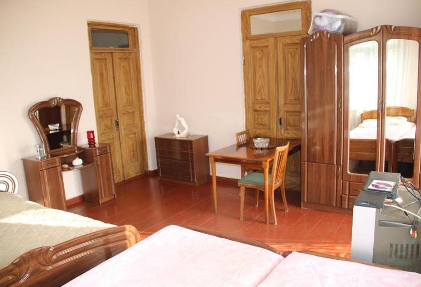 پانسیون Achi Guest House