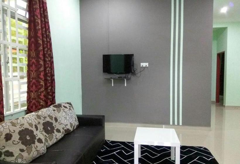 بنسيون Anggun Beach Guest House