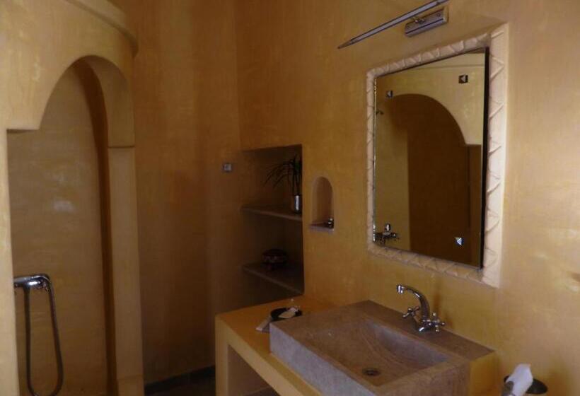 بنسيون Dar Ennour Djerbahood Erriadh