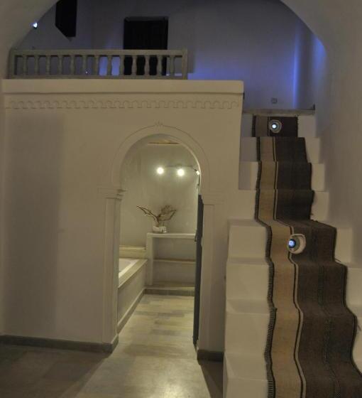 بنسيون Dar Ennour Djerbahood Erriadh