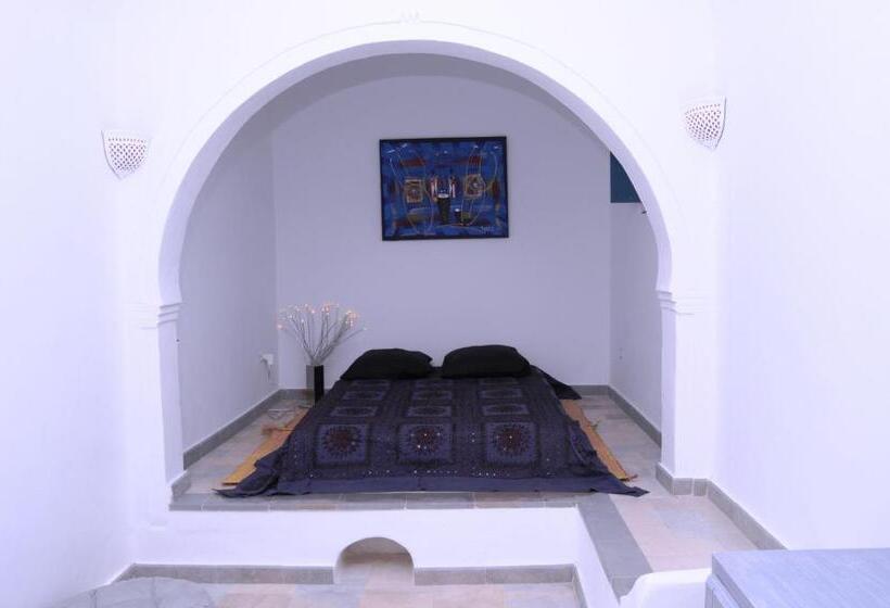 بنسيون Dar Ennour Djerbahood Erriadh