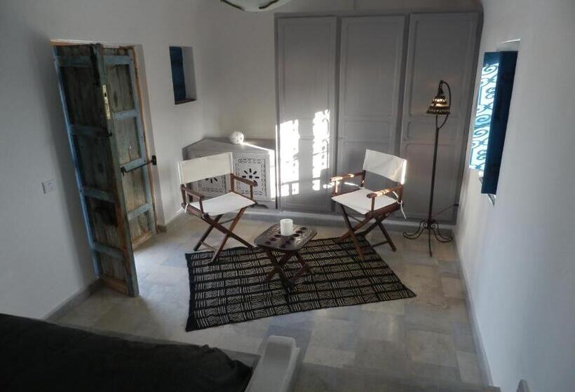 بنسيون Dar Ennour Djerbahood Erriadh