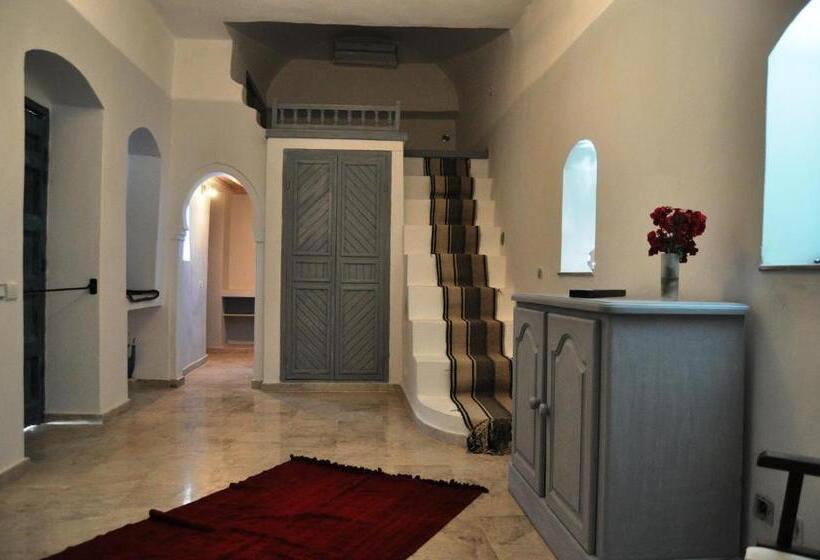 بنسيون Dar Ennour Djerbahood Erriadh