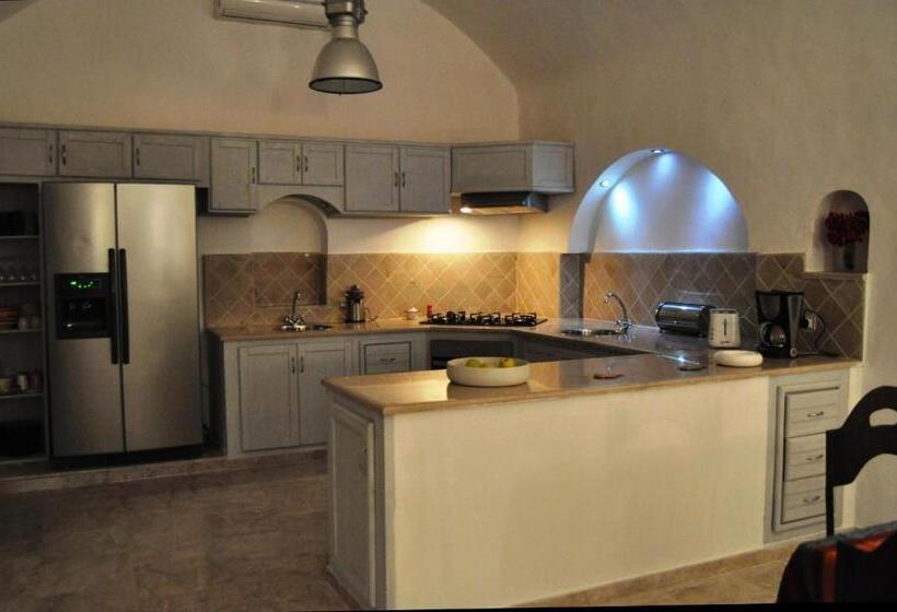 بنسيون Dar Ennour Djerbahood Erriadh