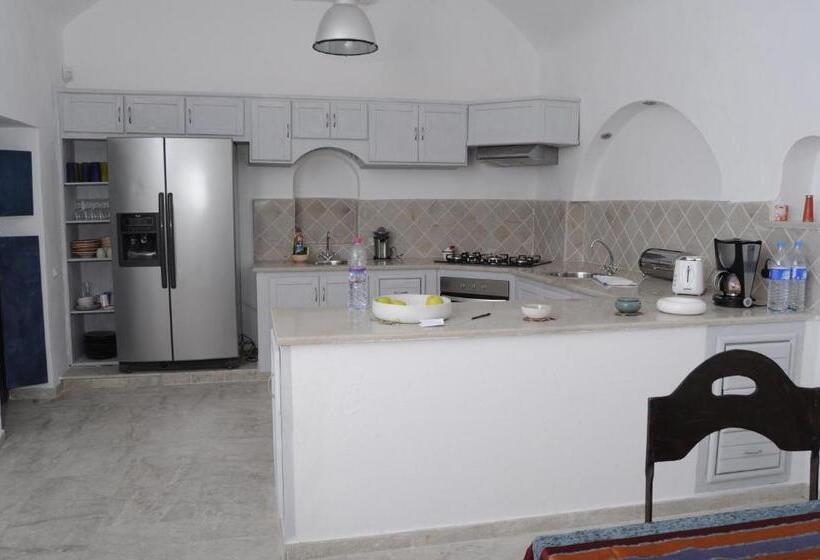 بنسيون Dar Ennour Djerbahood Erriadh