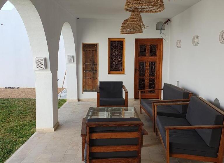 بنسيون Dar Ennour Djerbahood Erriadh