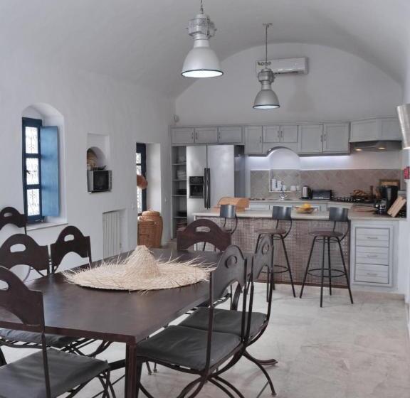 بنسيون Dar Ennour Djerbahood Erriadh