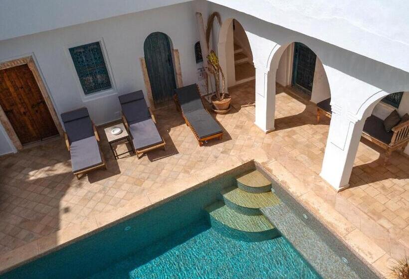 بنسيون Dar Ennour Djerbahood Erriadh