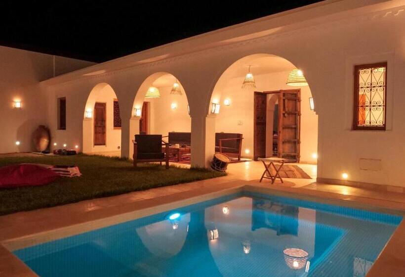 بنسيون Dar Ennour Djerbahood Erriadh