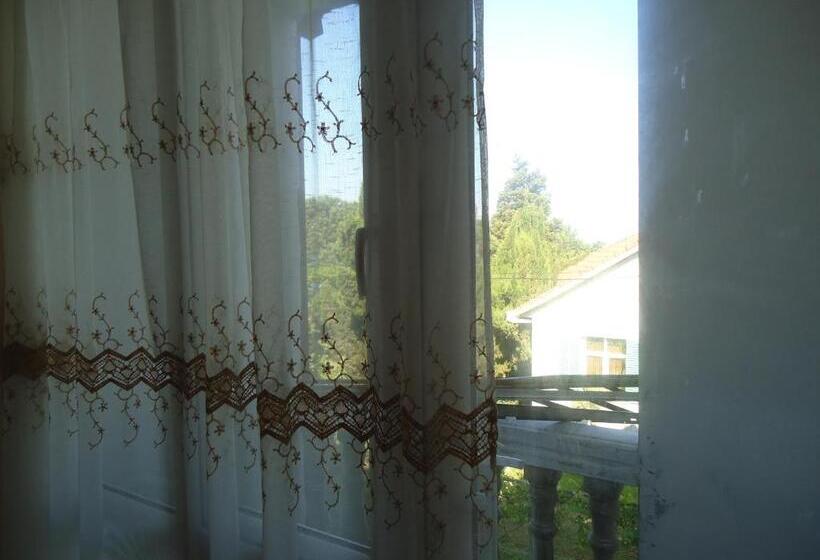 پانسیون Gios Guest House