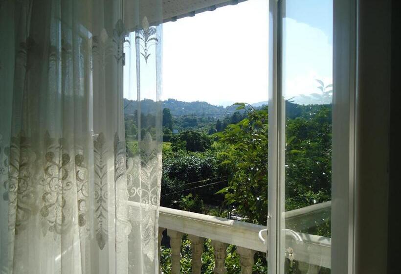 پانسیون Gios Guest House