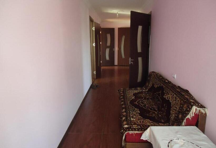 پانسیون Gios Guest House