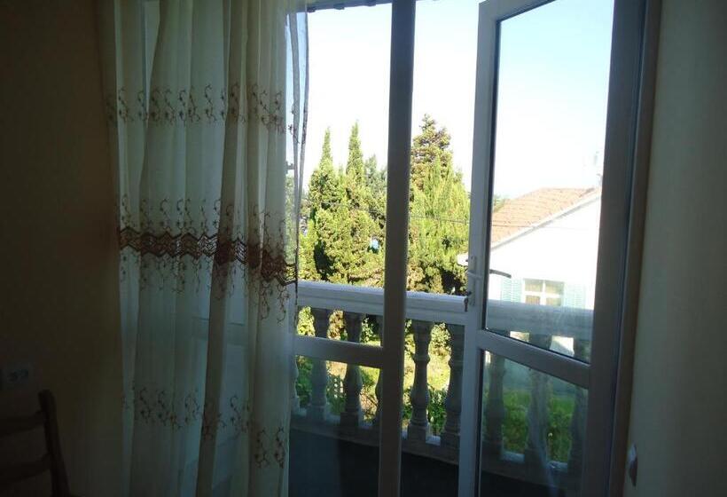 پانسیون Gios Guest House